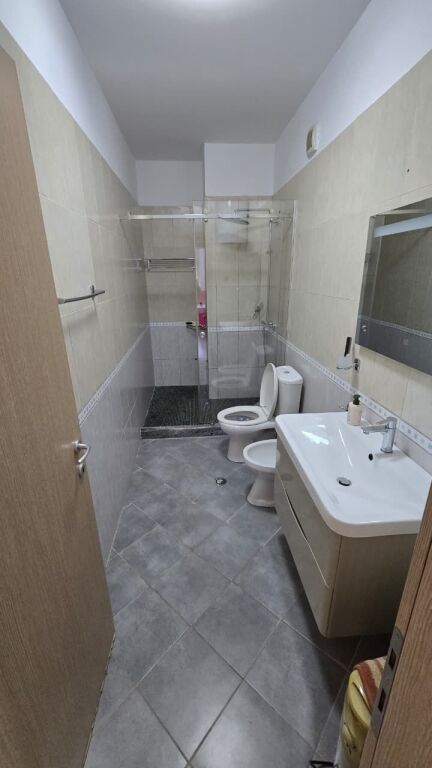 🏢Ish Tregu Elektrik,jepet me qera apartament 2+1+2+post parkimi,i mobiluar 75,000Leke