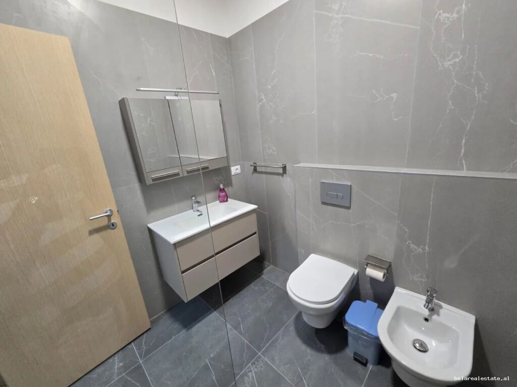 Appartamento In Affitto 2+1+ Posto Auto A 5 Maji (ID B2202021) Tirana.