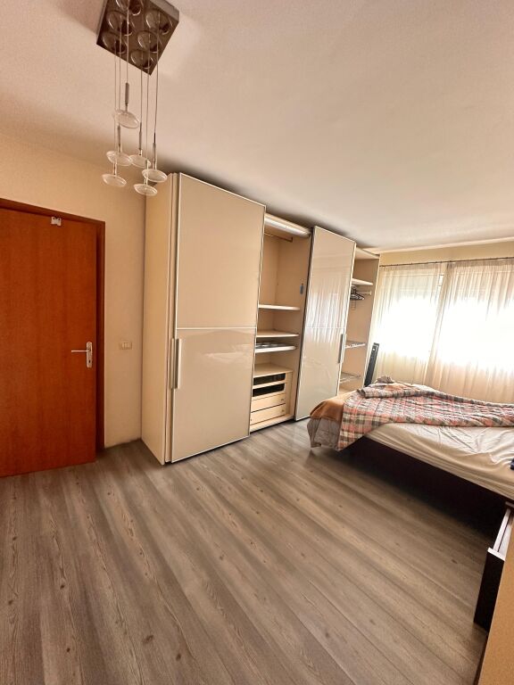 Apartament 2+1+2 per shitje, Bllok Juridiku !