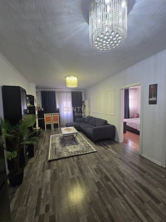 Apartament 1+1 per Qera te Komuna e Parisit 700 € /Muaj
