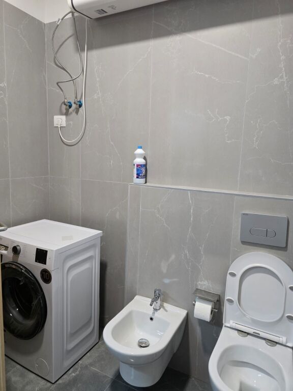 🏡 Appartamento 2+1+2 + parcheggio in affitto  📍 Tirana Uptown, Via “5 Maji”, di fronte al Concord Center💰 Prezzo: 68.000 lek/mese