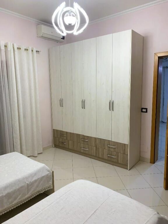 Jepet Me Qera Apartament 2+1+1 Ballkon