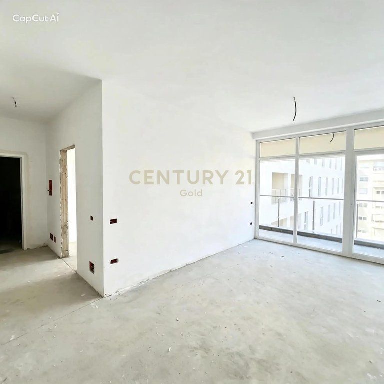 SHESIM APARTAMENT 2+1+2 TEK KOMUNA E PARISIT KOMPLEKSI KIKA !!