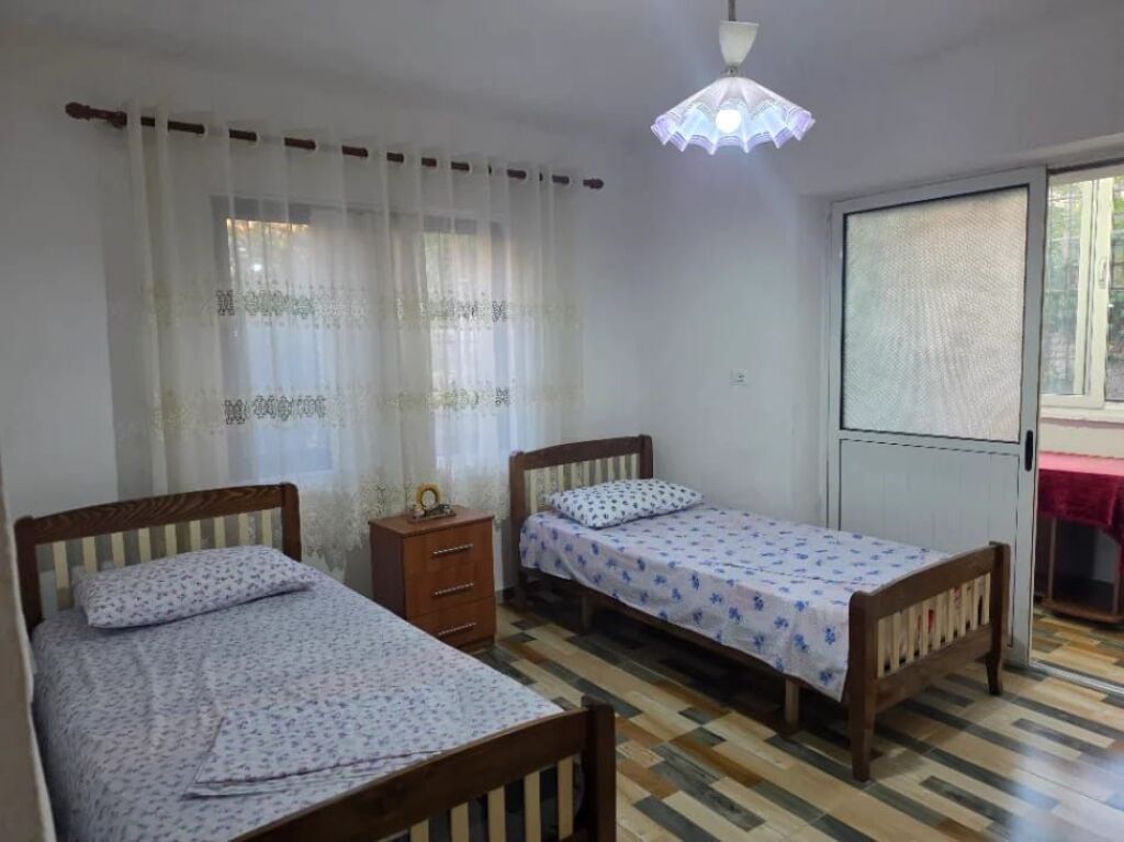 2+1 apartment for rent near the United school !