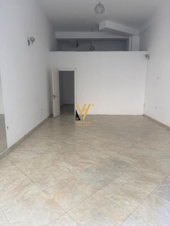NEGOZIO 55 M2 IN AFFITTO A ASTIR 40.000 LEKE
