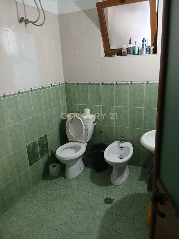 Annuncio di Vendita Immobile: Bar-Caffè e Abitazione su 2 Piani a Tirana - 593,952€ | 236m²