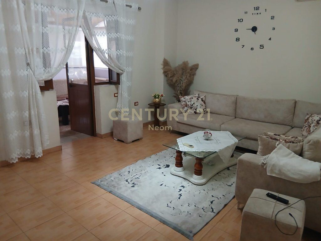 Annuncio di Vendita Immobile: Bar-Caffè e Abitazione su 2 Piani a Tirana - 593,952€ | 236m²