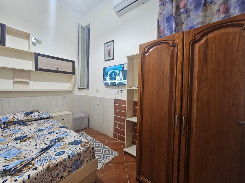 Apartment 1+1 with balcony independent entrance fully equipped 5 minutes from Bulevardi i te Ri, possibility for wifi, etc.