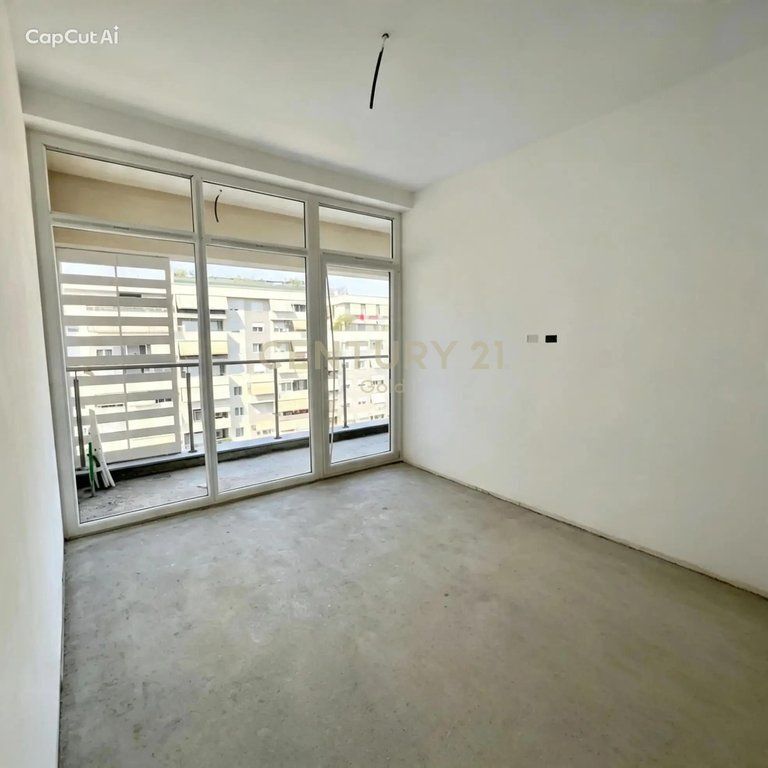 SHESIM APARTAMENT 2+1+2 TEK KOMUNA E PARISIT KOMPLEKSI KIKA !!