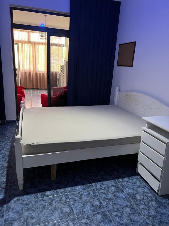 Myslym Shyr, jepet me qira garzionere. 40.000 Leke