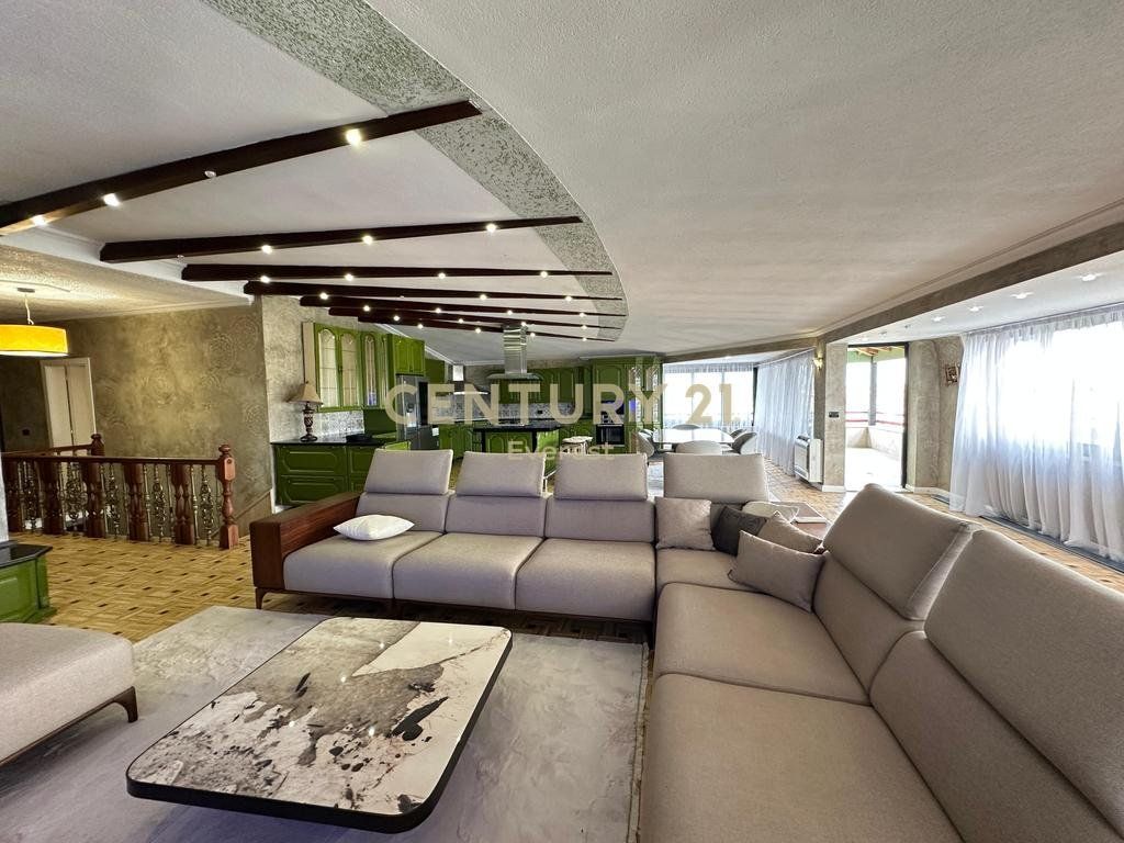 DINAMO COMPLEX, LUXURY PENTHOUSE FOR SALE 800,000 €