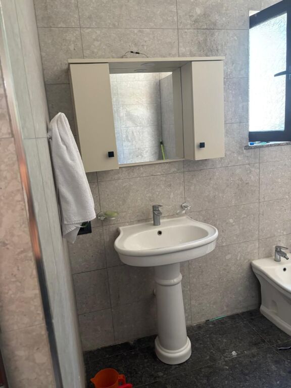 Qera | Shtëpi private 2 + 1 | Qyteti Studenti| 400 €/muaj