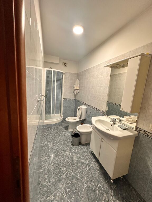 Apartament 2+1+2 per shitje ne Bllok , Juridiku