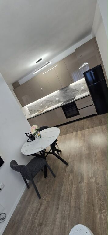Apartament 1+1 I sapo mobiluar te Dritan Hoxha