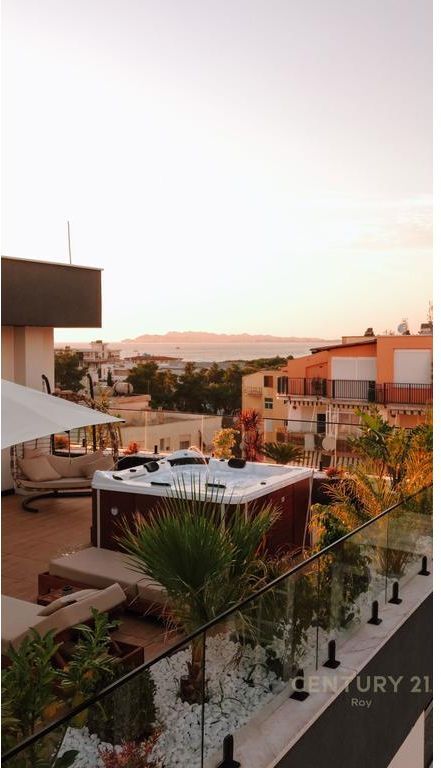 Luxury Without Compromise – Penthouse, A Rare Opportunity, A Secure Investment!   850,000 €