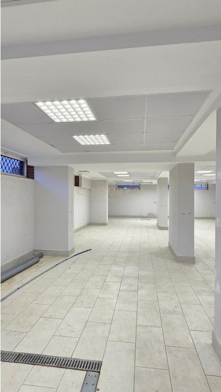 Jepet me qira ambient komercial në Lagjen Nr. 16, Durrës !