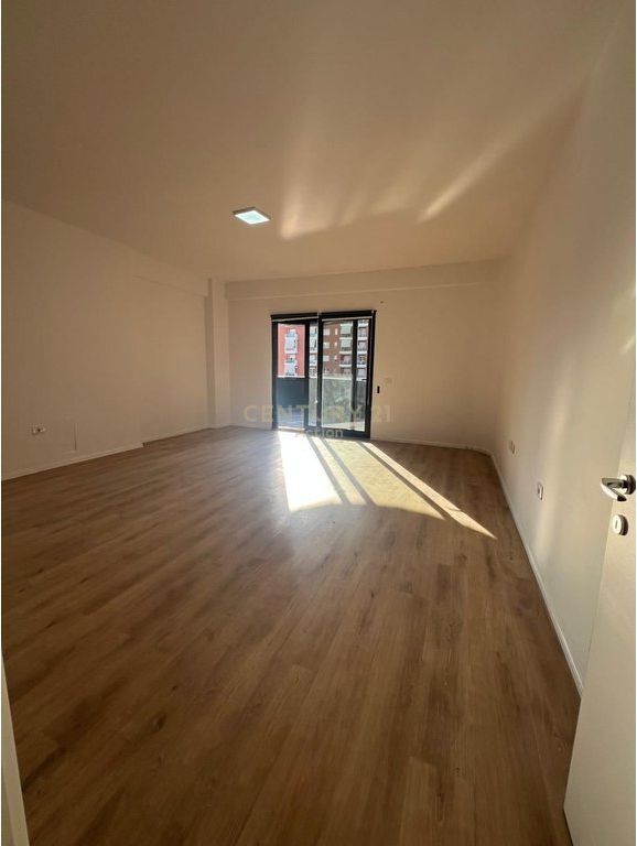 Apartament 2+1 Me Qira, Unaza e Re, Tiranë