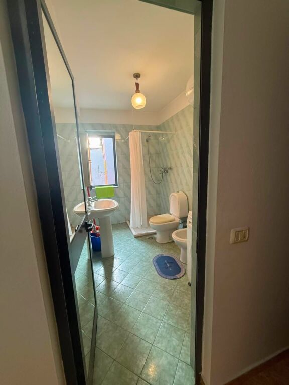 KINOSTUDIO APARTAMENT 1+1 PER SHITJE!