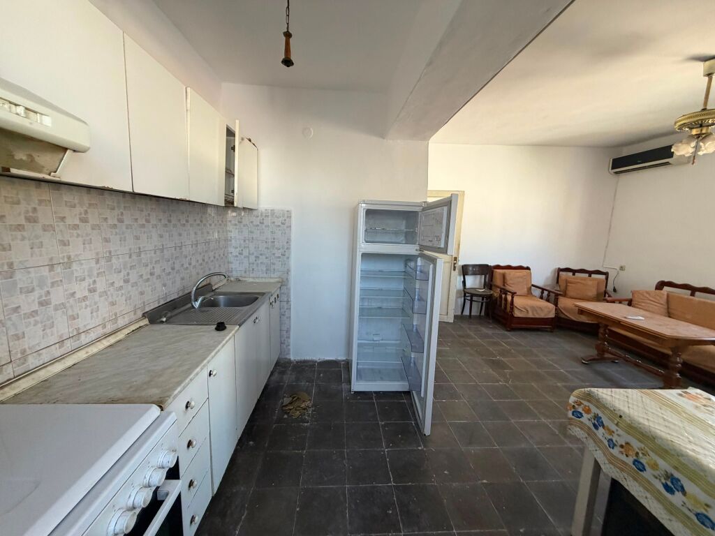 Shitet Apartament 2+1+2 ne Durres
