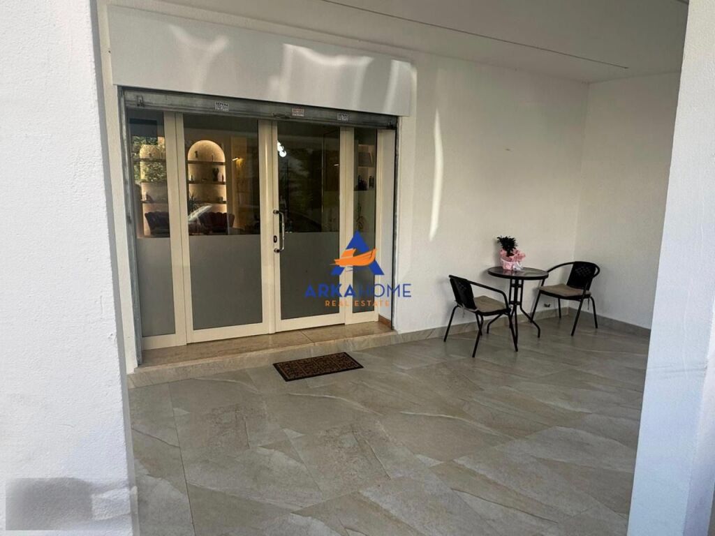 JEPET ME QERA AMBIENT BIZNESI 60M2 "PRANE PALLATEVE TE INSIGUT,VASIL SHANTO" 600EURO