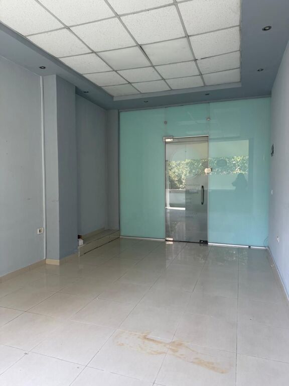 🏢Rruga e Dibres, Kompleksi Halili jepet me qera ambient biznesi,40,000Leke (Neto)