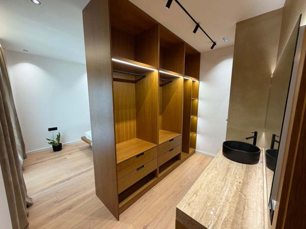 🏡 Jepet me qira apartament 2+1+2  📍 Xhamllik, Rruga “Odhise Paskali”, Tiranë