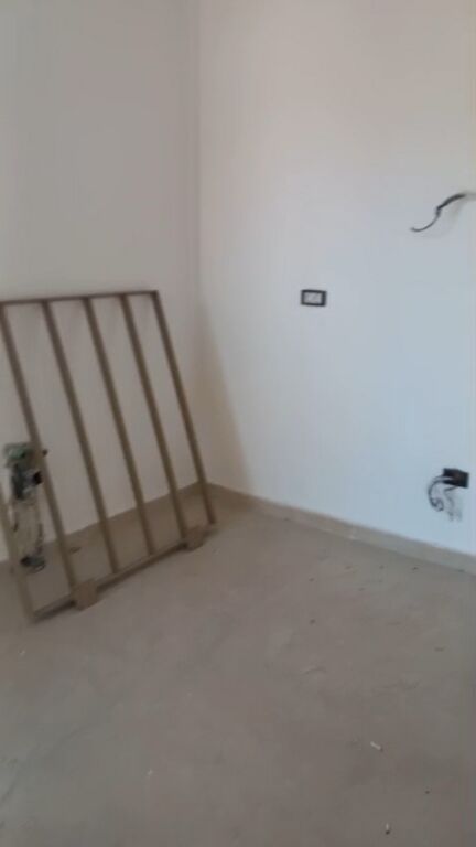🏡 ESCLUSIVO APPARTAMENTO 1+1 IN VENDITA A SELVIA, VIA DIBRËS  📍 Posizione premium, a Selvia.  ✅ Tipologia: 1+1 📐 Superficie netta: 70,55 m² 📐 Superficie lorda: 85 m² 🏢 5° piano, con ascensore 🛠️ Completamento entro 8 mesi  💶 Prezzo: 240.000 €  🚗 Opzione garage al piano -3: 20.000 €  