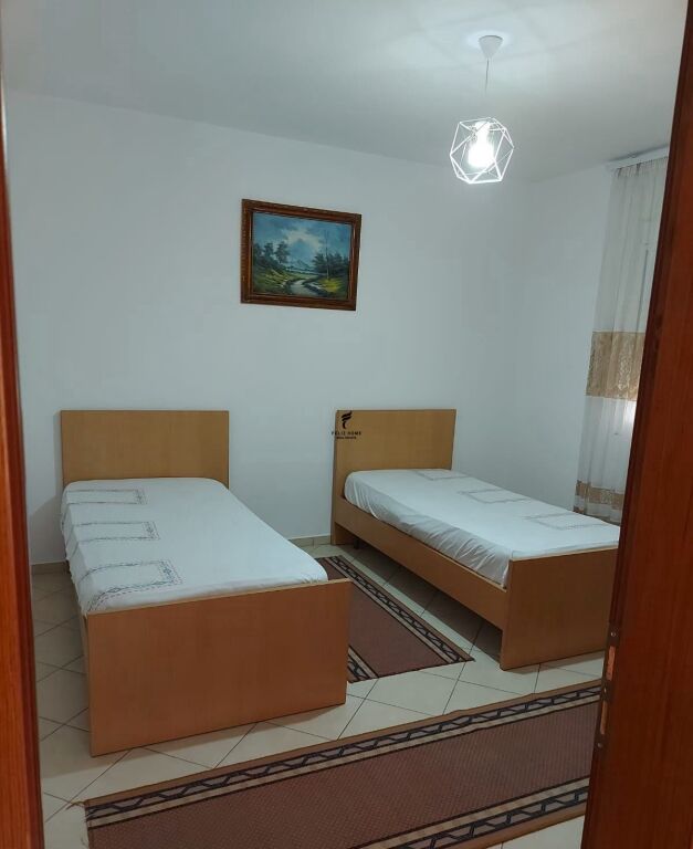 APARTAMENT ME QERA 2+1 STACIONI I TRENIT 50.000 LEKE FH-87137