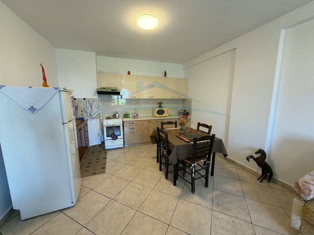 Shitet, Apartament 2+1, Kinostudio, Tiranë.