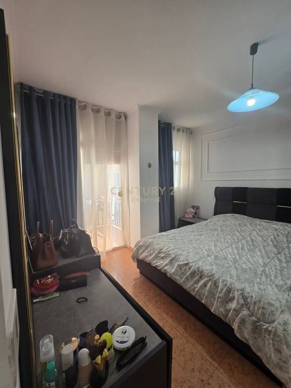 Apartament 1+1 per Qera te Komuna e Parisit 700 € /Muaj