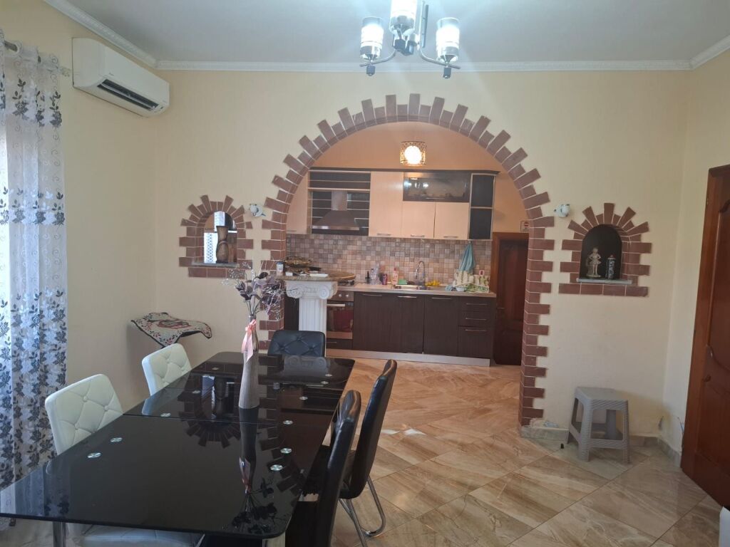 Shitet Vilë 3 katëshe në periferi të Tiranës për 370 milionë lekë