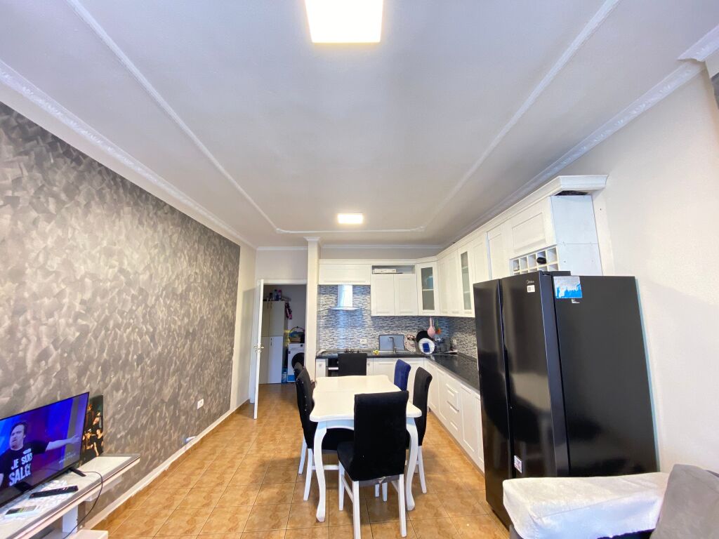 2+1/Affitto📍Astir,Vila l 📌50 000 lek