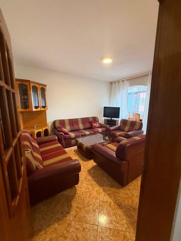KINOSTUDIO APARTAMENT 1+1 PER SHITJE!