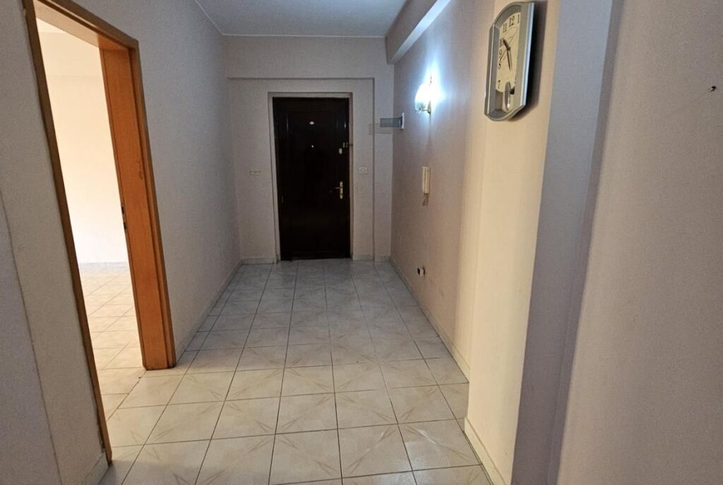 Pranë Rrugës së Kosovarëve, Shitet Apartament 2+1 Ne Zone Elitare!