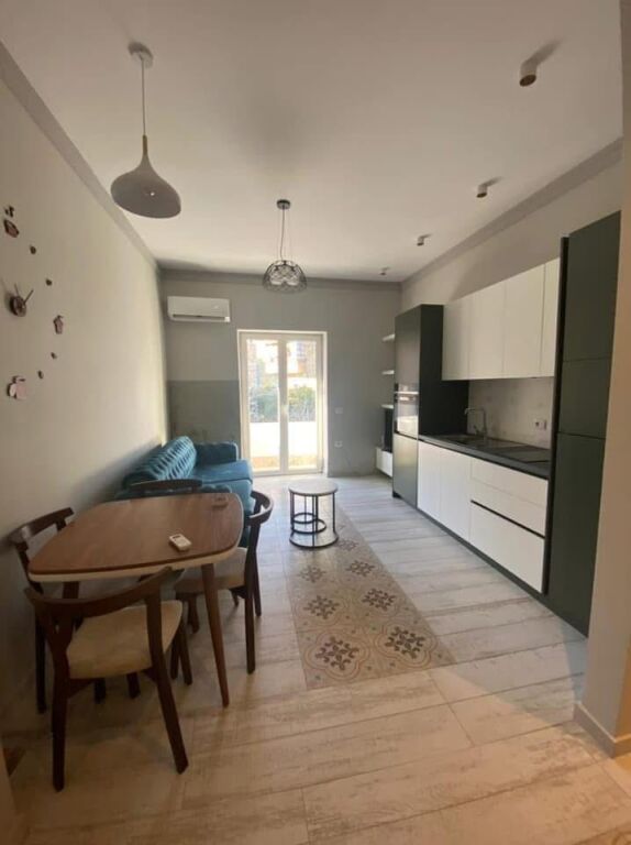 Jepet apartament 2+1 me qira tek Rruga e Durresit , prane Hotel Colosseo , Zogu i Zi , Rruga Mine Peza .