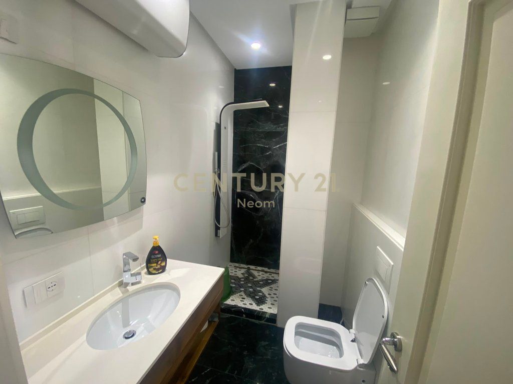 Apartament 2+1+2+Parkim me qira pranë Kopshtit Botanik, Tiranë