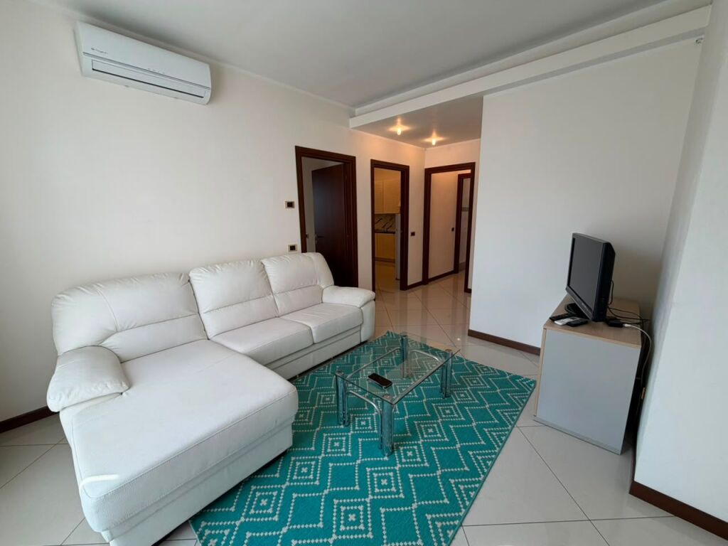 🏡 Appartamento 1+1 in affitto –📍 Kinostudio💰 Affitto: 45.000 Lek/mese (prezzo non trattabile)