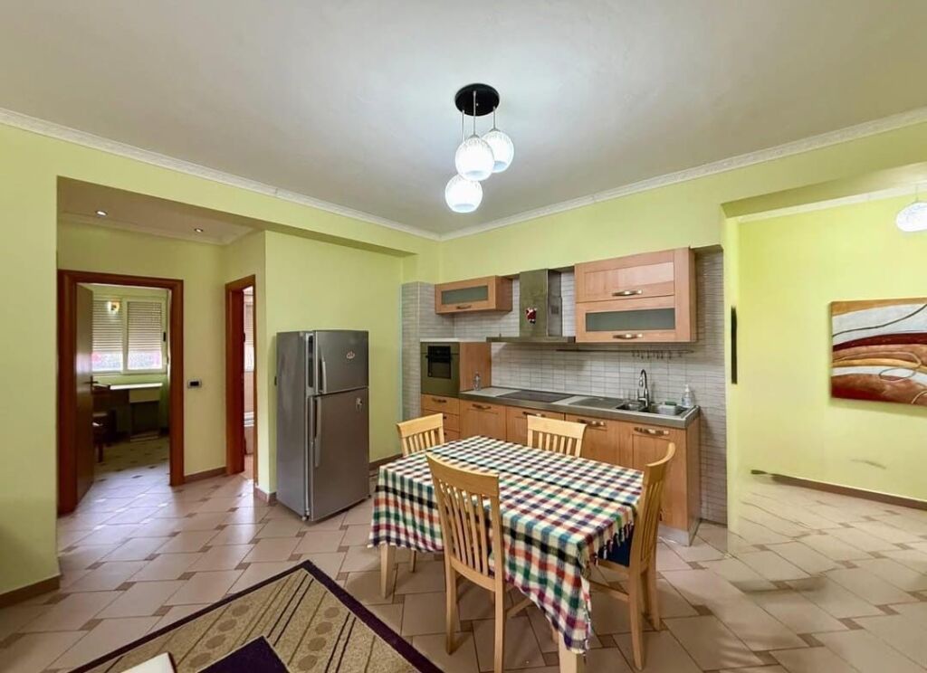 Jepet Me Qera Apartament 1+1+1 Ballkon