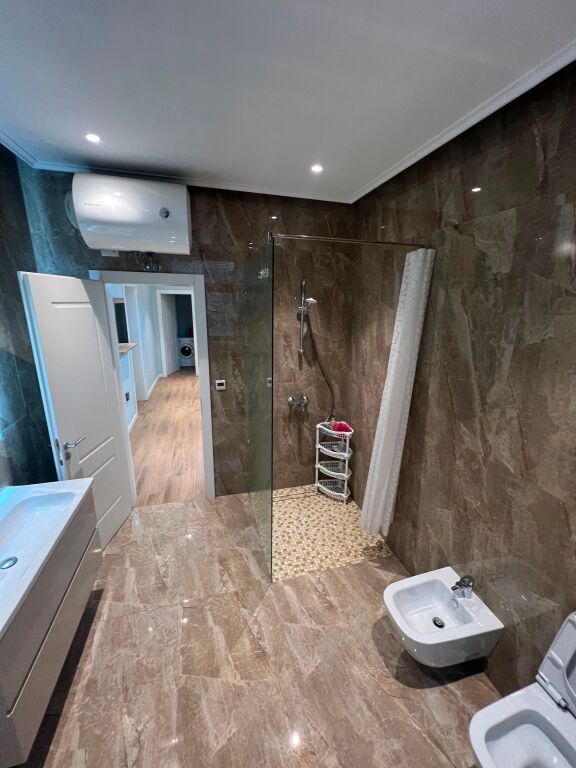 Apartament kat vile per qira