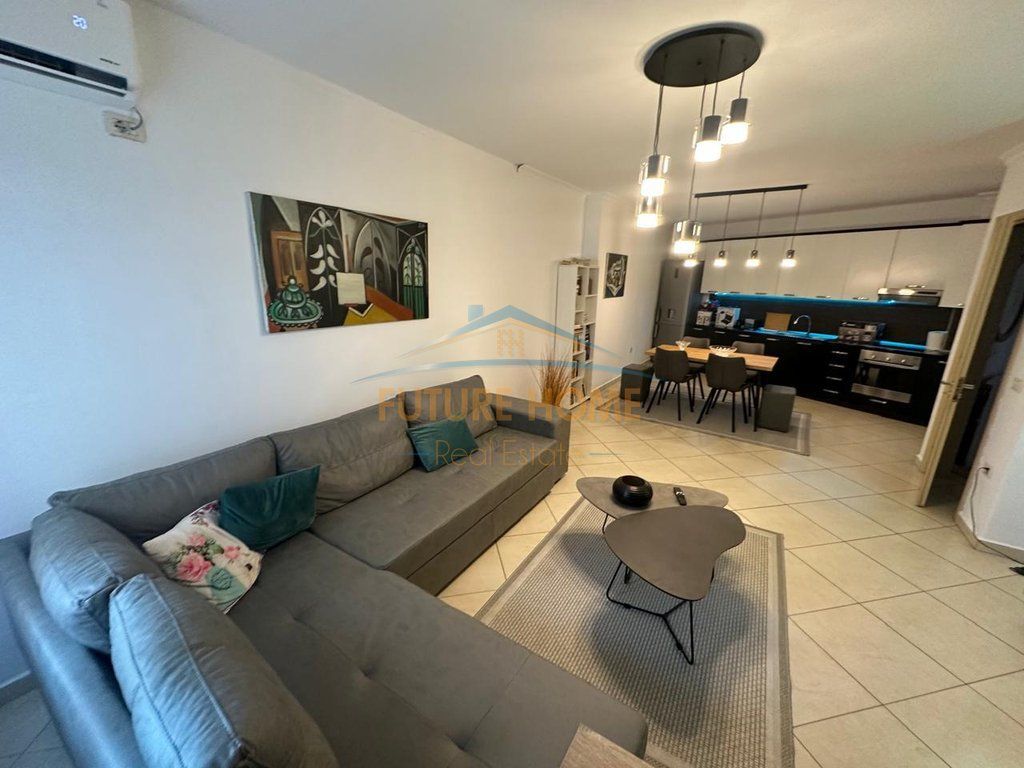 For rent, Apartment 1+1, Port Street, Durres