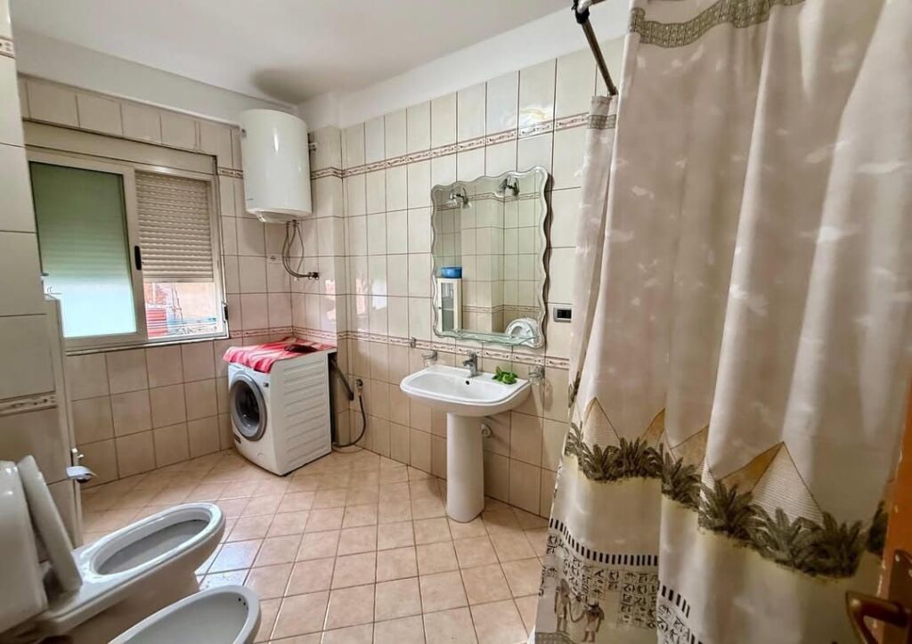Jepet Me Qera Apartament 1+1+1 Ballkon