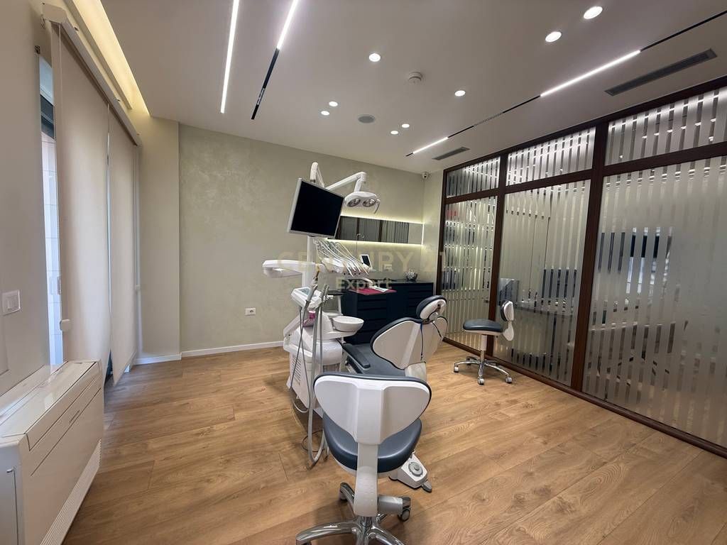 OCCASIONE! VENDESI ATTIVITÀ DI CLINICA DENTALE VICINO AL RING CENTER!