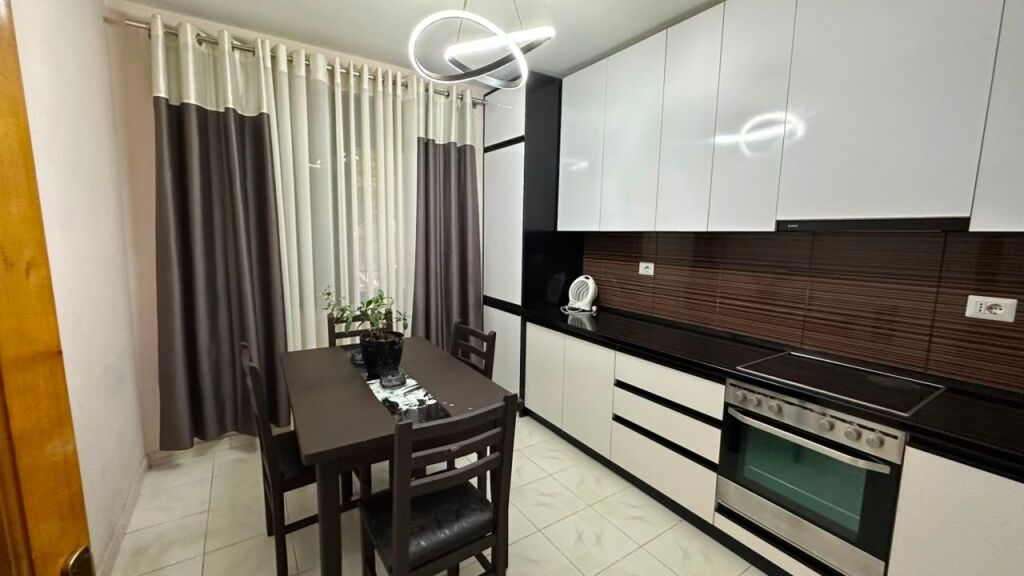 Apartment 2+1 for rent at Ferit Xhajko street