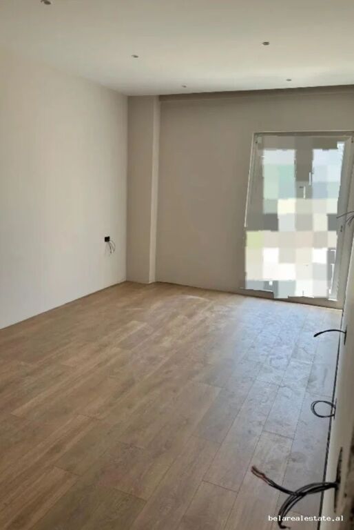 Zyre Me Qera 1+1 Tek Komuna e Parisit (ID BZ21020) Tirane.