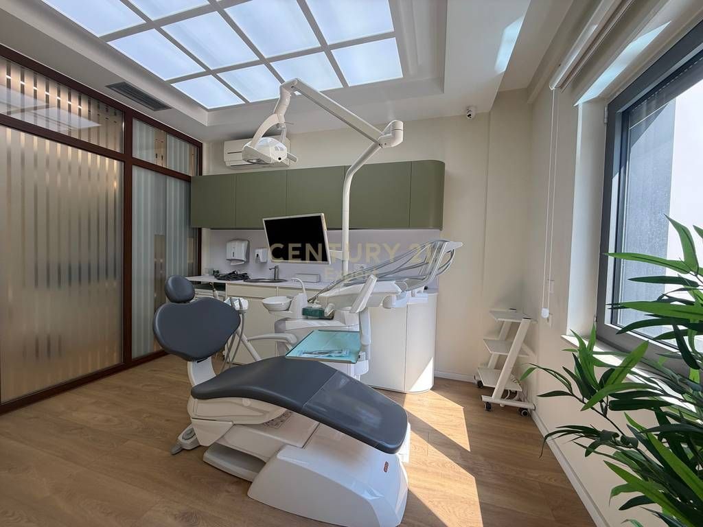 OCCASIONE! VENDESI ATTIVITÀ DI CLINICA DENTALE VICINO AL RING CENTER!