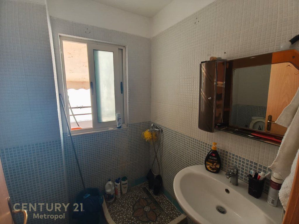 APARTAMENT 2+1 PER SHITJE PRANE KODRES SE DIELLIT