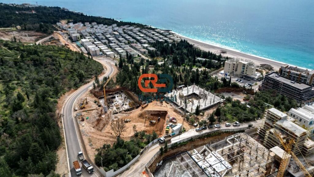 Ne Dhermi, Tek "Morina City", Shitet Apartament 2+1+2, Me Verande!