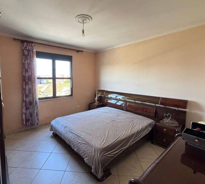 Shitet Apartament 2+1 ne Kinostudio 200,000 €