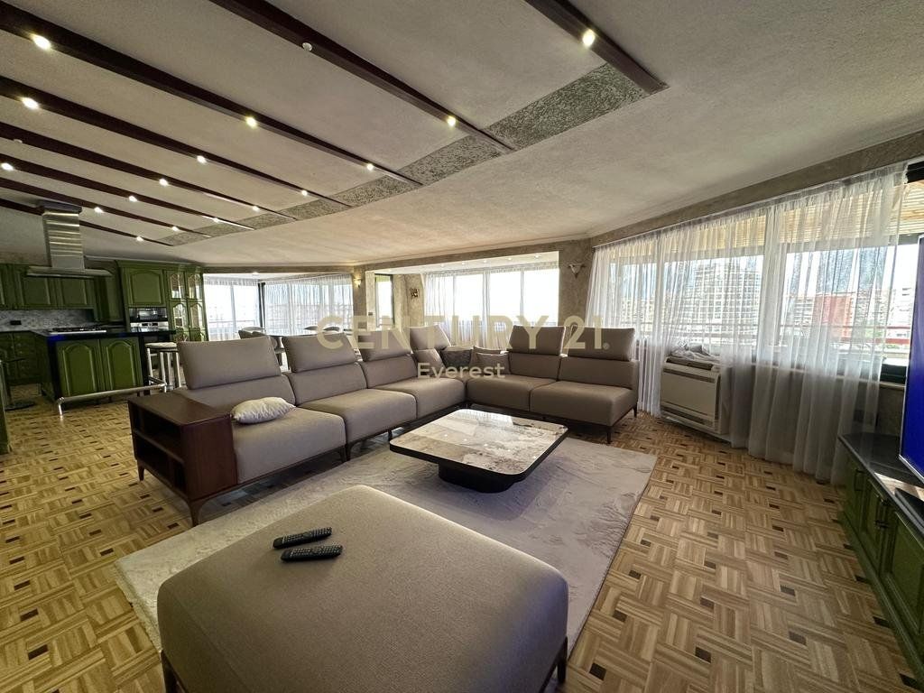 DINAMO COMPLEX, LUXURY PENTHOUSE FOR SALE 800,000 €