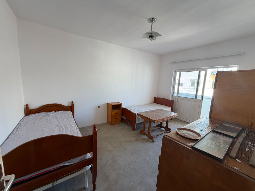 Shitet Apartament 2+1+2 ne Durres
